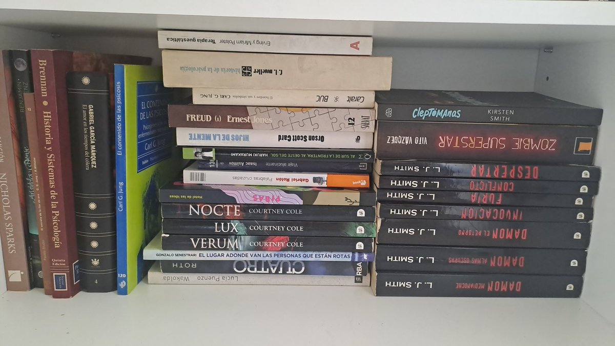 Bookmilla_'s tweet image. Estoy vendiendo casi toda mi biblioteca para pagar el tratamiento de PIF para mi gatita Alaska. Es un tratamiento carísimo, pero de no hacerlo, en cuestión de semanas se me muere. Toda difusion es bienvenida.
Precios: docs.google.com/spreadsheets/d…