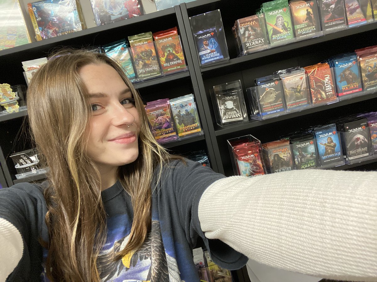 A_Refuge_Shop's tweet photo. Guess who is streaming tonight ๐ put your orders in for packs if you want me to crack them!! If you are getting packs for the stream put a note in your order that you want me to open it on stream!! ๐ see you guys on twitch ๐พ (Madison)
https://t.co/MICeHgxgCa
#PackClub https://t.co/XtJSQGyHBM