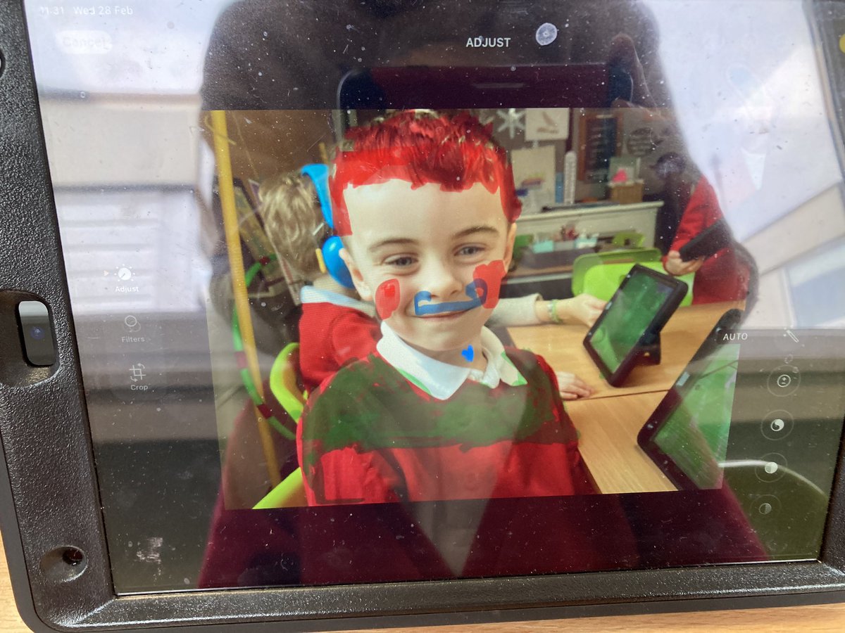 AnParkInfants's tweet image. Massive thank you @mel_4nie for delivering a wonderful ICT lesson this afternoon. The children thoroughly enjoyed it and learned lots of new iPad skills. #apicomputing #year1