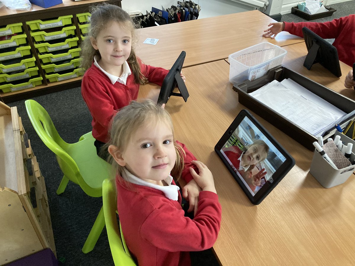 AnParkInfants's tweet image. Massive thank you @mel_4nie for delivering a wonderful ICT lesson this afternoon. The children thoroughly enjoyed it and learned lots of new iPad skills. #apicomputing #year1