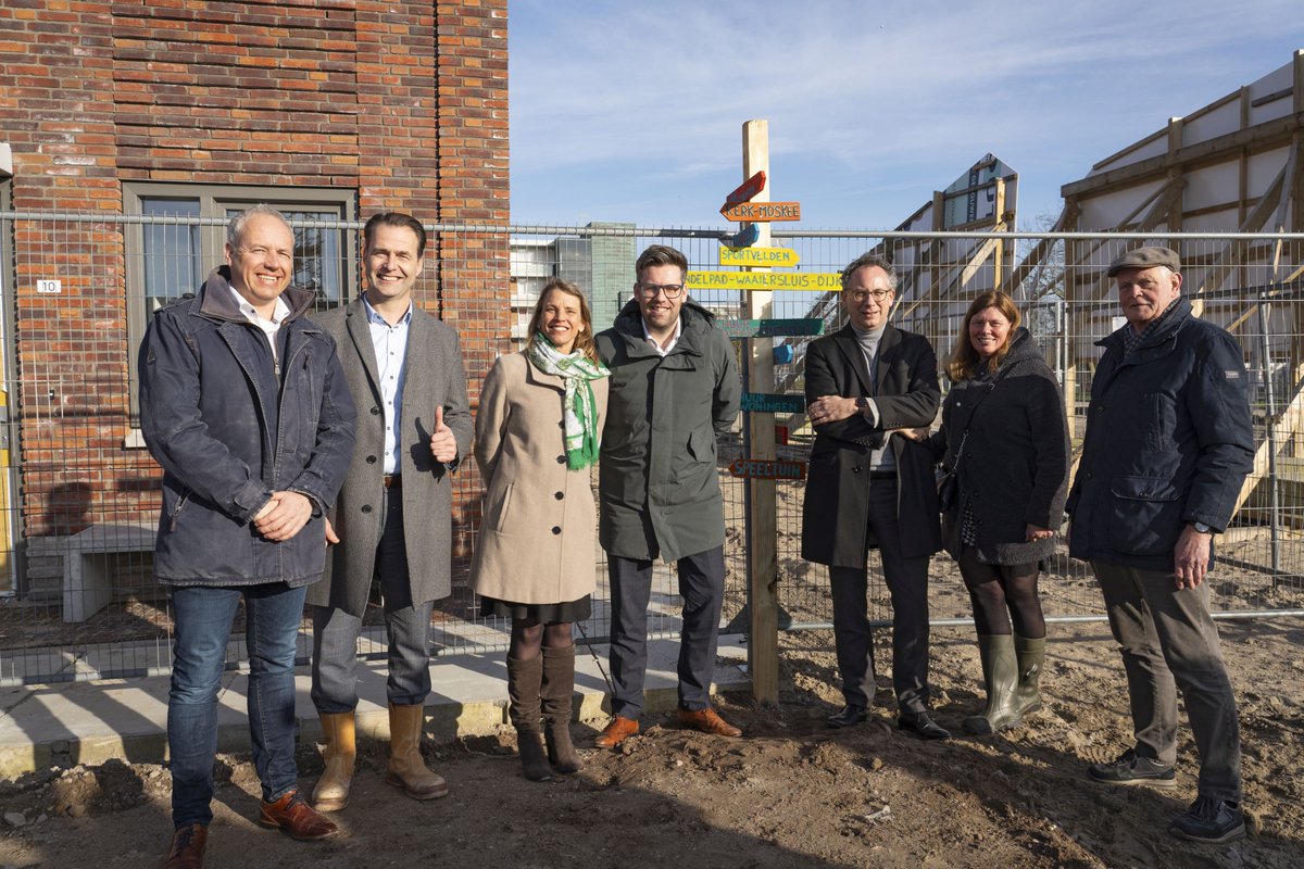 Gisteren hadden we samen met <a href="/WoonpartnersMH/">Woonpartners MH</a> en de <a href="/GemeenteGouda/">Gemeente Gouda</a> een bouwfeest om de ontwikkeling van Zuidelijk Stempel Oost te vieren. Samen werken we aan sterke wijken! Lees meer: mozaiekwonen.nl/over-ons/nieuw…