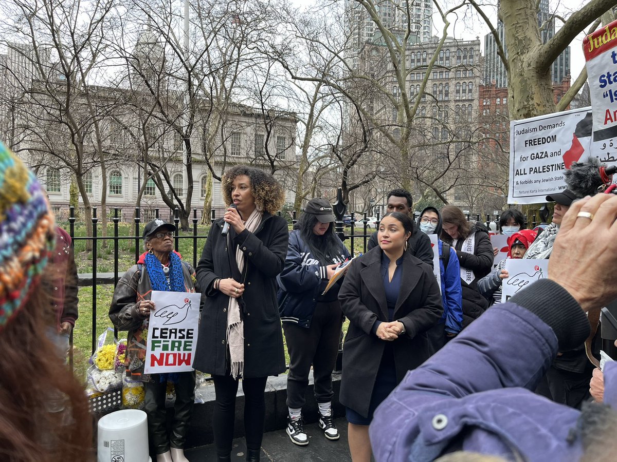 VOCALNewYork's tweet image. Thank you to @nycpa, @CMSandyNurse, and @CMJenGutierrez for speaking out for a Ceasefire.

Calling for Ceasefire is about a shared humanity, it’s not radical. We are not “anti” anything - we are calling for safety and peace. #CeasefireNow