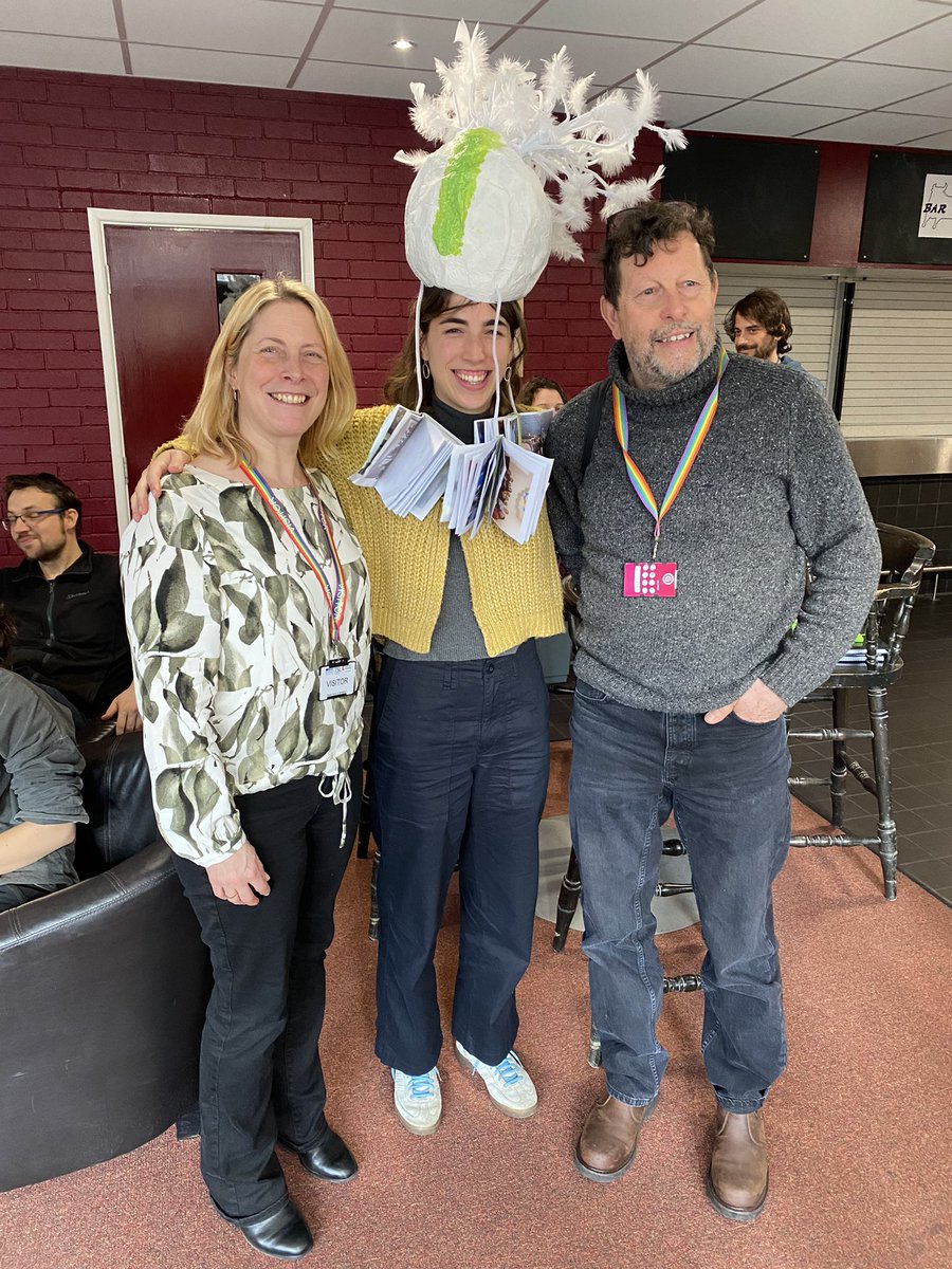 Congrats to @BlanquezMarina for her PhD defence. Thanks to @Beverley_CUBG & Paul Nicholson for the examination. We are all so proud of you !! … especially with the great hat!