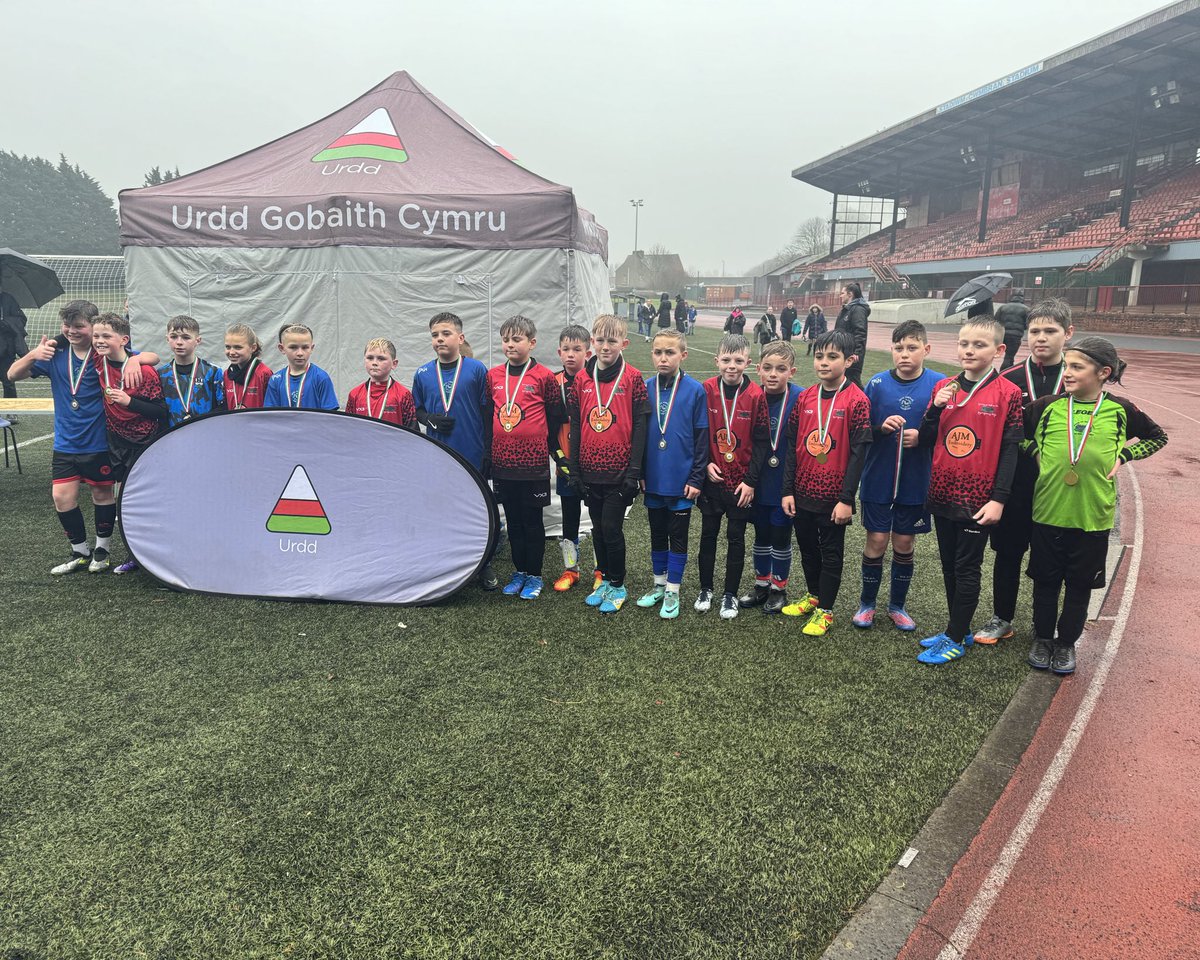 Llongyfarchiadau i <a href="/ygtrelyn/">Ysgol Gymraeg Trelyn</a> enillwyr  Cystadleuaeth Pêl droed Cymysg Gwent 2024🥇

Congratulations to <a href="/ygtrelyn/">Ysgol Gymraeg Trelyn</a> the Winners of the Gwent Mixed Football Competition 2024🥇

Llongyfarchiadau i @yggc_ysgol am ddod yn ail👏 | Congratulations to @yggc_ysgol runners up👏