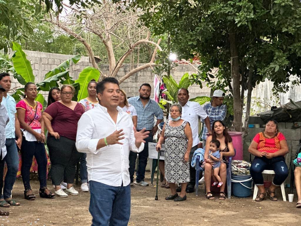 MiguelH99927488's tweet photo. @OscarGuerraxd un gran referente del @partidoverde_oa en el itsmo de Tehuantepec, quien dará buenos resultados en las próximas elecciones posicionando a la #FamiliaVerde y continuando con la transformación del #Itsmo y #Oaxaca. @salomonj @PepeEstefanG @RaulBCCue https://t.co/X7BA6gPaYG
