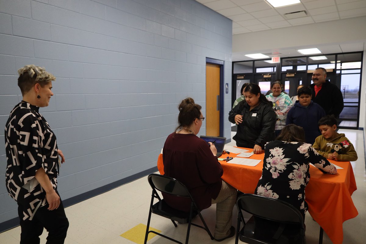 📚🔍 Learning the Science of Reading!

Last night, Crosby Elementary hosted its first Kindergarten Parent Workshop! Parents connected with other parents and staff to discuss how to grow their kindergarteners' reading skills 📖. 

#CrosBees 🐝 #FutureFocused #HarvardPOG