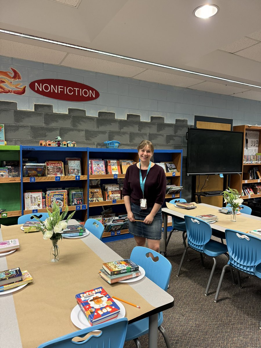 LeslieHammerAP's tweet photo. Ms. Hartline is leading 5th grade students through a “ book tasting.” Students are able to sample a variety of books as they prepare for I Love to Read Week. Bon Appetit!@FCPSKY @DrLiggins @DrEdieSohigian https://t.co/RE4UofUH6A