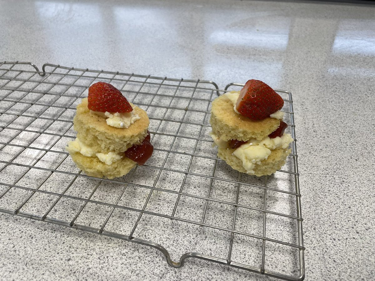 Year 7 Cooking Skills Club today without our comedic partner <a href="/Nigels73/">Nigel smith</a>. You’ll be glad to know Nige, that in the capable🤔hands of @MsNKingTKASA and I, Yr7 smashed it yet again!