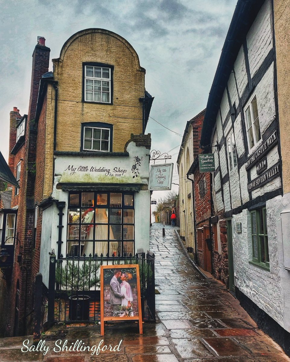 Bridgnorth alleyways 📷💙 (My little wedding Shop) @BridgnorthLOVE #bridgnorth #Shropshire #weather @LoveBridgnorth