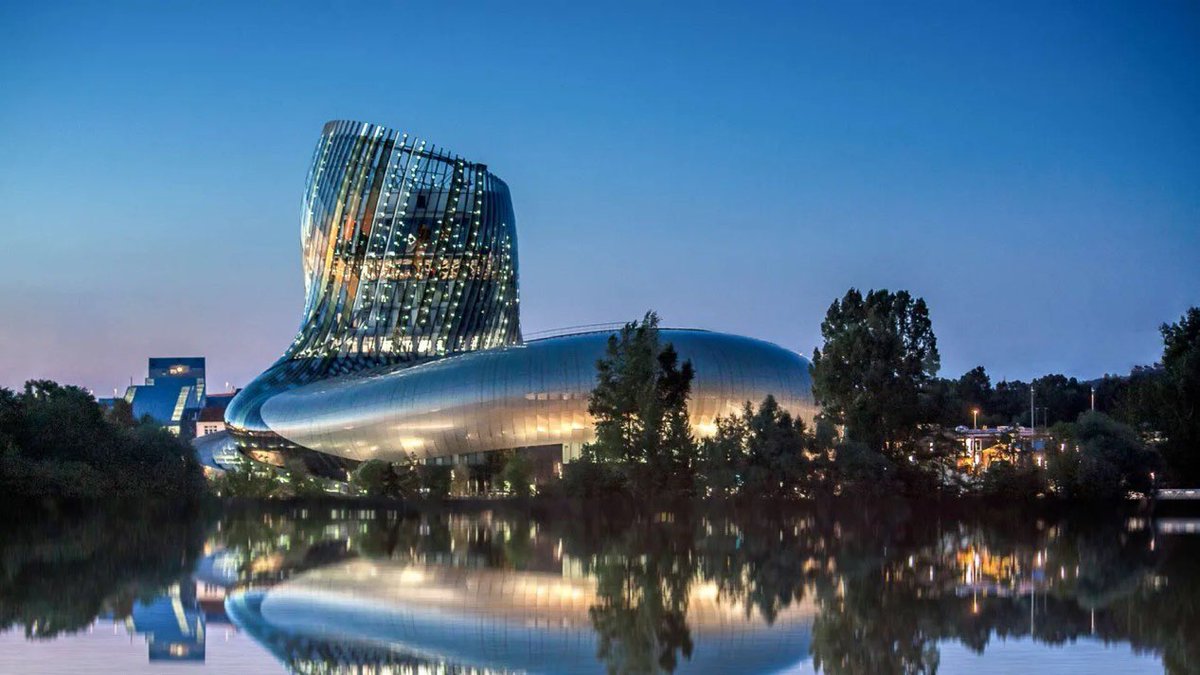 WineNewsIt's tweet photo. #Asta @Sothebys per la @laciteduvin, raccolti 337.000 euro per la #cultura del #vino. #Lotto top, il #LePin con #visitaprivata nello #château a #Bordeaux per 75.000 euro. Per l’#Italia, le #icone di #Bolgheri: #Sassicaia1995 e #Ornellaia1998, https://t.co/dPiDXNd0om https://t.co/aDbNAAiJeK