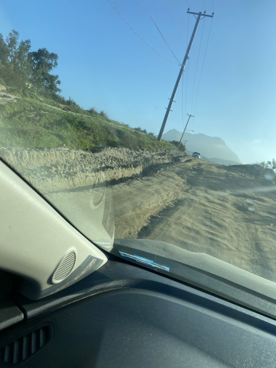 ZulmaaaaS's tweet photo. @MarinadelPilar urge retroexcavadora en rancho 40, ejido Primo Tapia en Rosarito. https://t.co/0lEGJO7N6F