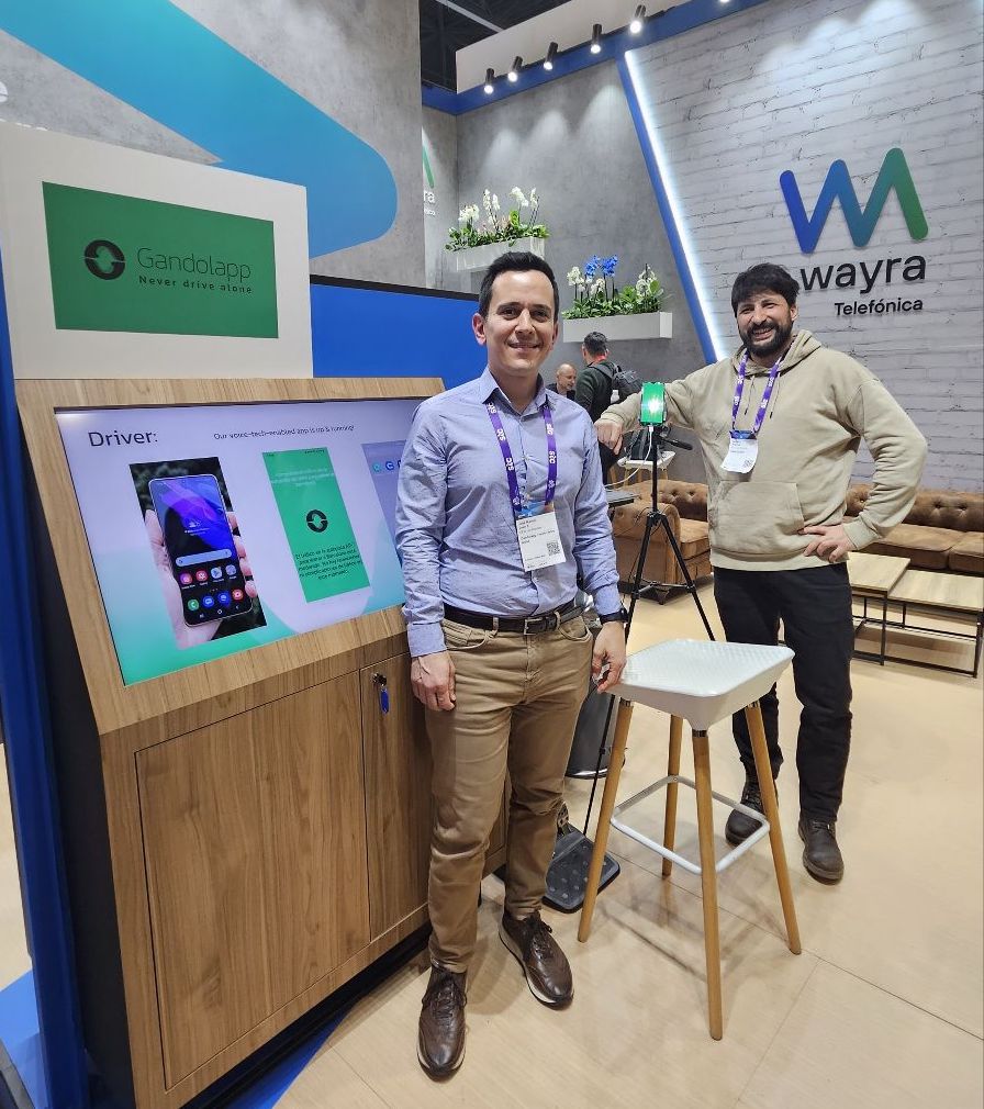 opentop_hub's tweet photo. Esto se va acabando @4YFN_MWC ‼️

📸 El equipazo Gandolapp, startup acelerada en Opentp en el stand de @WayraES esta tarde!

📸 Chema Leal, Ecosystem Builder de la iniciativa de jurado en la Pitch Competition de @VLCInnovation !

#talento #innovacion https://t.co/WwyvP5y81l