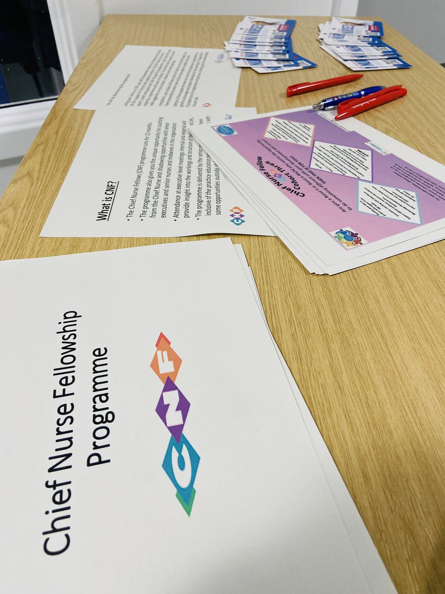 This morning ED team arranged a table topsession for emergency floor staff about career opportunities and skill development in the department &amp; Trust. It included information about Uni modules,CNF, ED landyard system,UHL careers.
<a href="/LRIEDEducation/">LRI ED Education Team 🚑</a> <a href="/kerrymorgan815/">Kerry Morgan 💙</a> @HoggJulie @UHLCNF