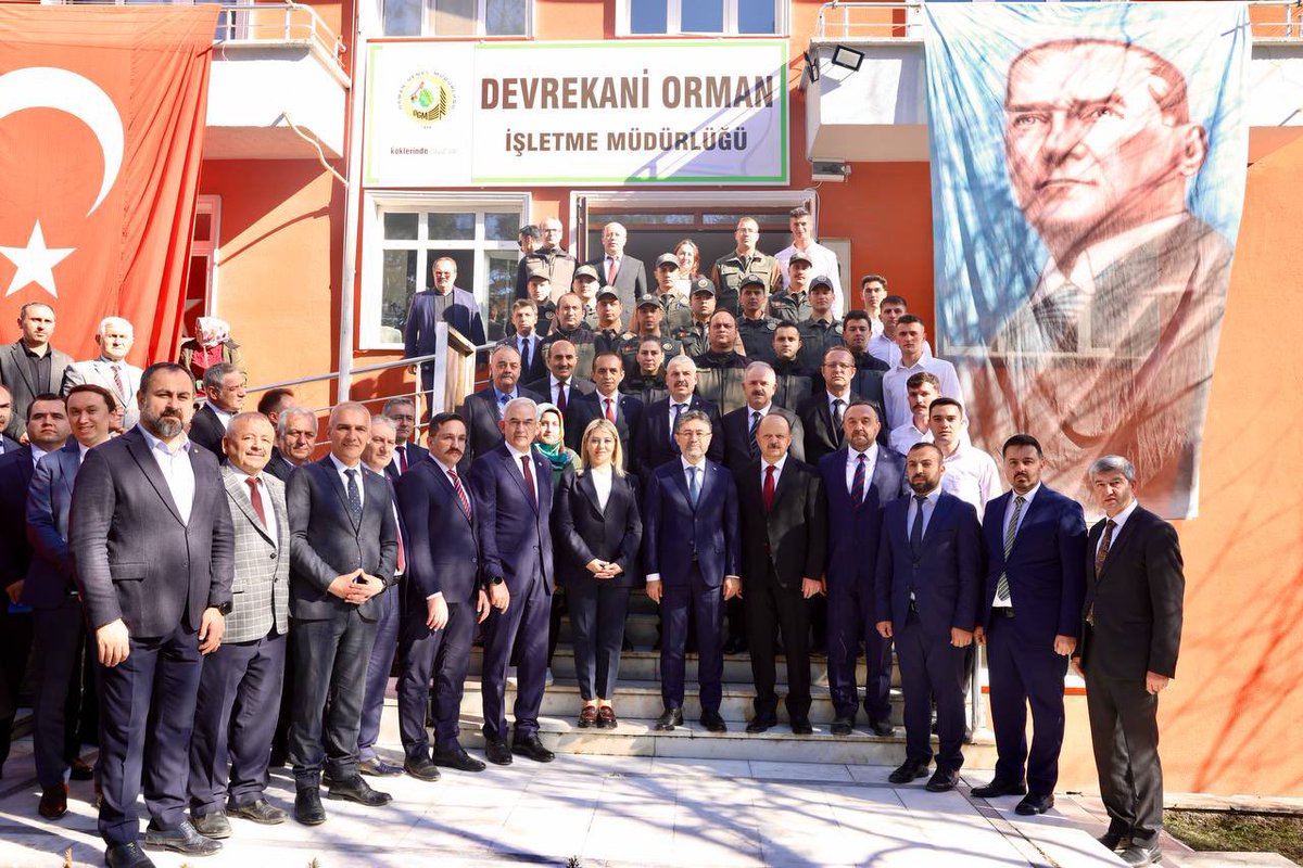 Teşkilatımızın teknik ve idari kapasitesini güçlendiriyor, Orman köylümüze hizmet kalitemizi arttırıyoruz. 

Sayın Bakanımızın katılımlarıyla Devrekani İşletme Müdürlüğümüzün açılışını gerçekleştirdik. Hayırlı olsun...
