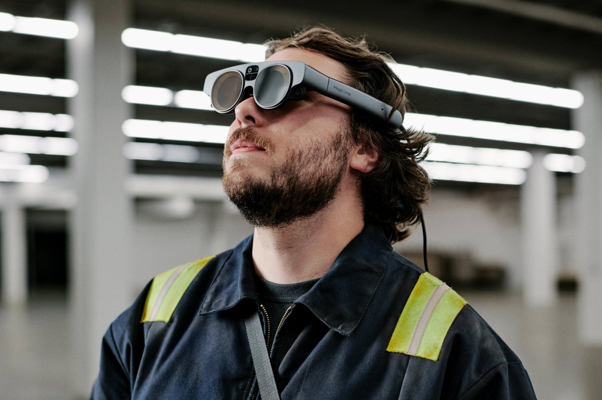 magicleap's tweet image. Facilitating precision and efficiency: Magic Leap 2 redefines enterprise operations. In industries from manufacturing to logistics, #AR technology empowers professionals to interact with digital content in their physical workspace, driving innovation and productivity. Discover…