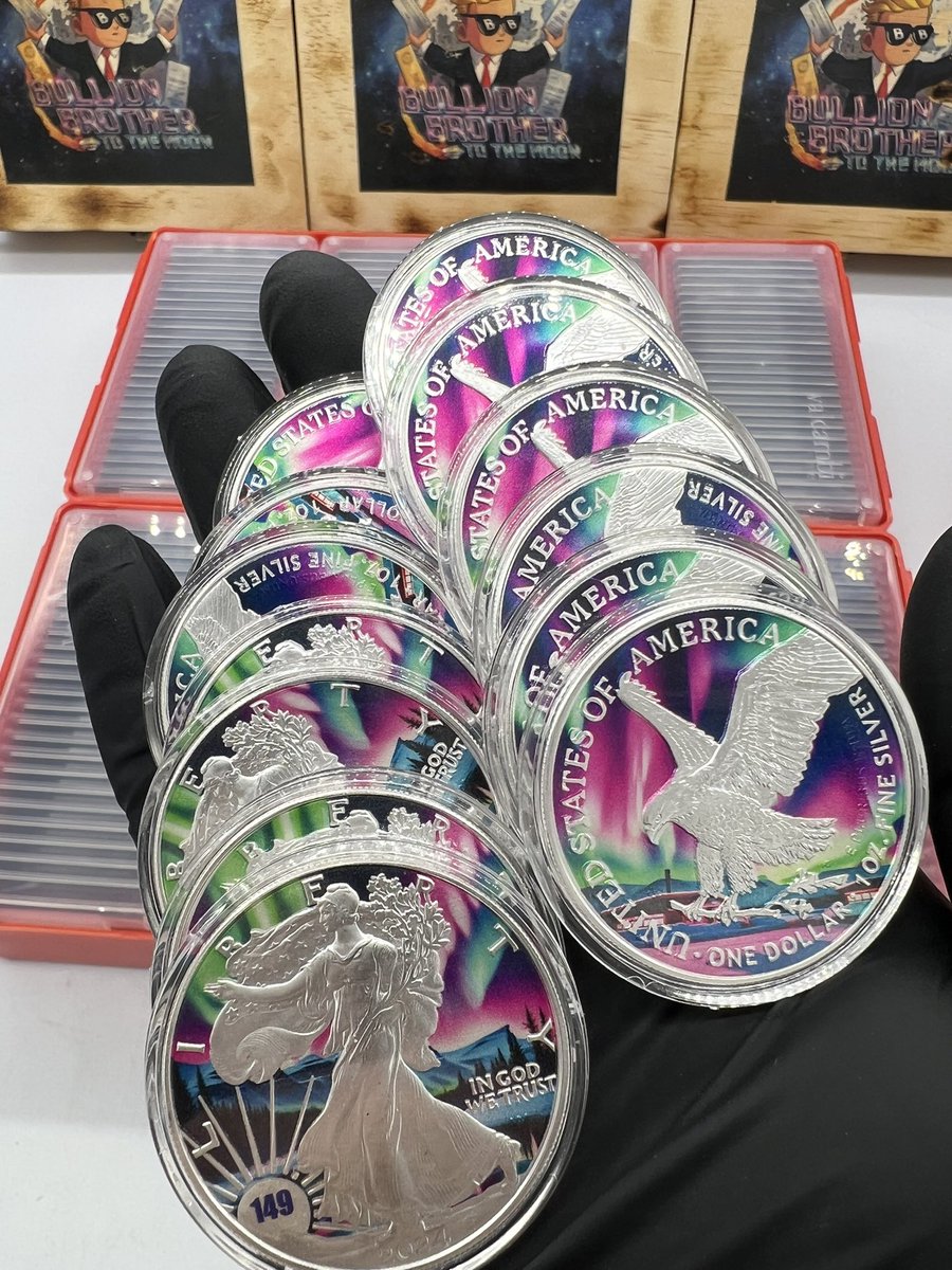 BullionBrother's tweet photo. 2024 U.S. Eagle Northern Lights Edition 1 oz Silver Coin 

Mintage: 300 

How do you rate this design 1-10 ? 

#silvereagle #northernlights #ratethis https://t.co/ABQxdWflek