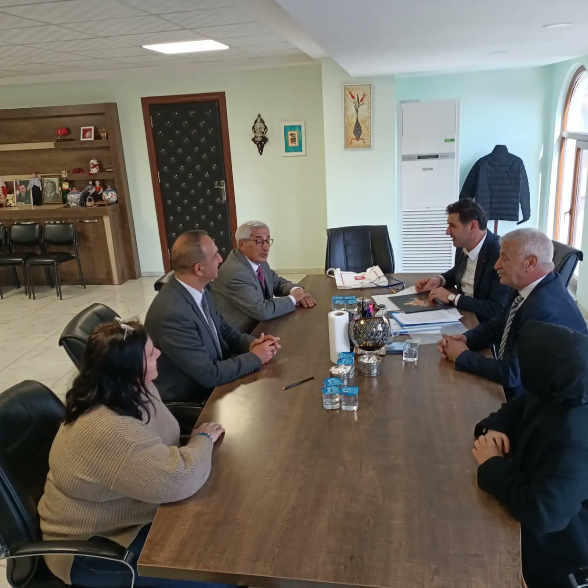 Konya İl Kültür ve Turizm Müdürümüz Sayın Abdüssettar Yarar bey, Belediye Başkanımız <a href="/mcigdem42/">mehmet çiğdem</a> bey'i makamında ziyaret etti istişare ve görüş alışverişinde bulundu.
 Yapımı tamamlanan Hüyük Halk Kütüphanesinde incelemelerde bulundu. #Hüyük
 <a href="/TCKulturTurizm/">T.C. Kültür ve Turizm Bakanlığı</a> <a href="/TCKonyaValiligi/">Konya Valiliği</a>