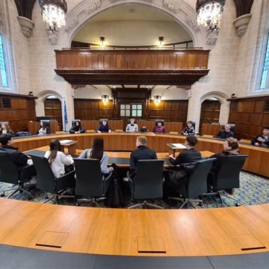 20 of our students had the incredible opportunity to explore Westminster recently.
At the UK Supreme Court, they delved into a 2017 case and debated constitutional roles. 

They enjoyed a tour of the iconic Houses ofParliament, which included witnessing debates on education!