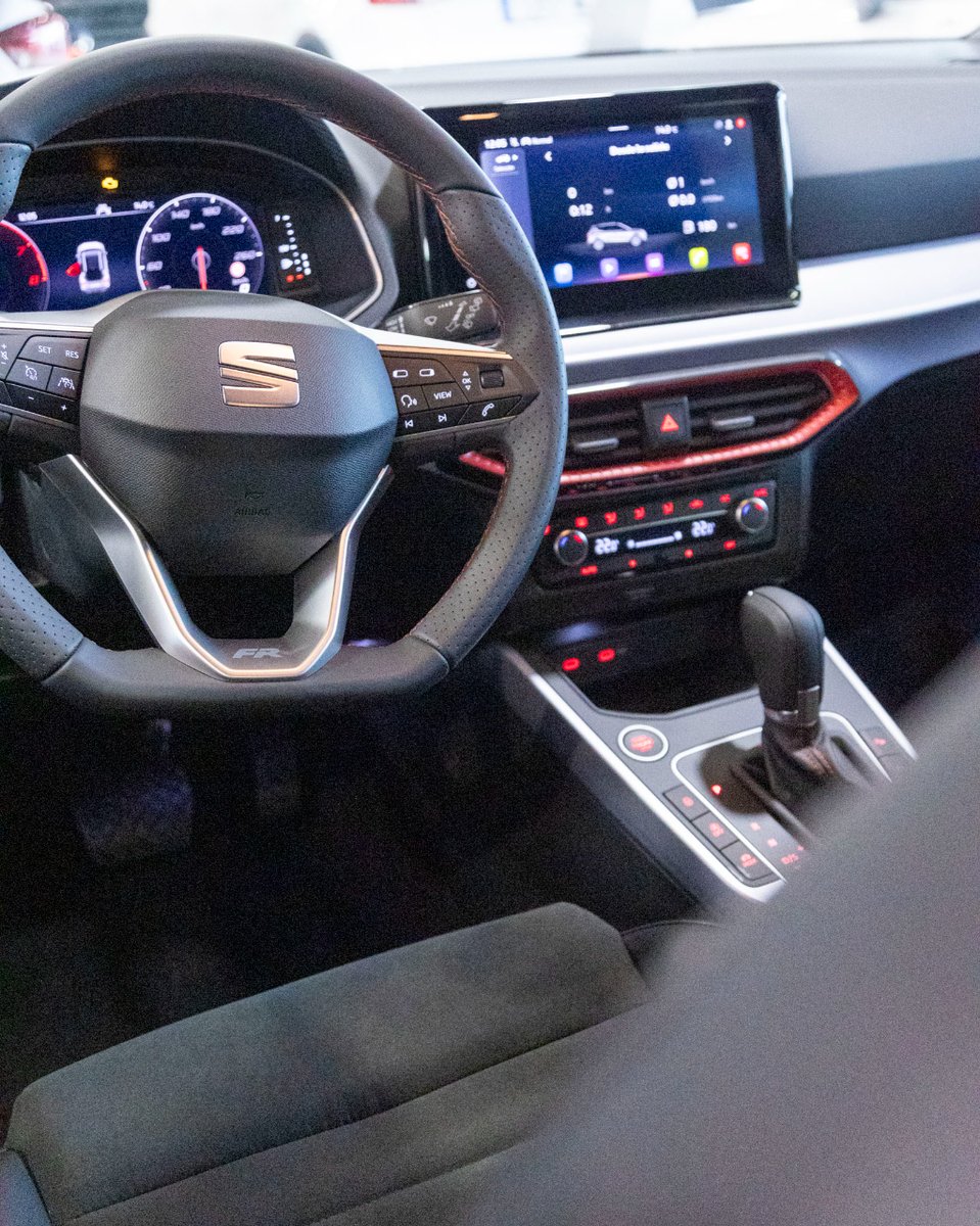 ¡Descubre el SEAT Arona en Asturias Motor! 💙🚗

Sumérgete en la elegancia y la innovación de este SUV que combina estilo y rendimiento de manera excepcional.
Un coche urbano que se adapta a tu día a día. Dentro o fuera de la ciudad, pero siempre fácil y con tu estilo.