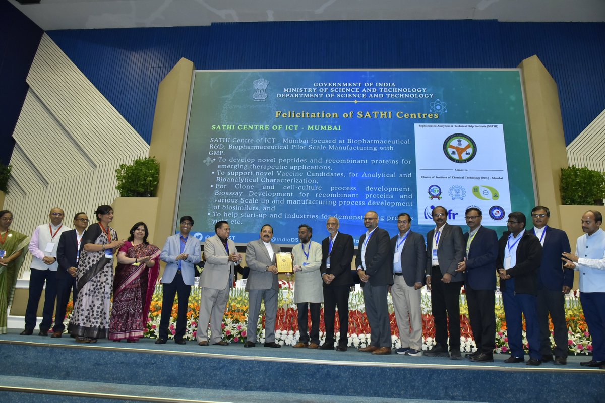 IndiaDST's tweet photo. Union Minister @DrJitendraSingh unveiled a compendium of SATHI Clusters by felicitating heads of @IITHyderabad, @bitspilaniindia, ICT Mumbai etc and also released a White paper on ‘Evolution: Catalysing technology led ecosystem for Bharat e-Mobility. #NationalScienceDay #NSD2024 https://t.co/8A17PdDDJR