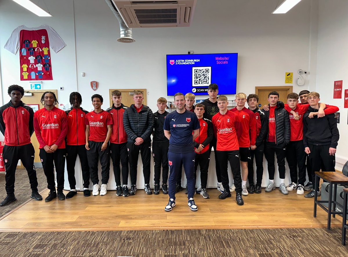 @je3foundation delivers CPR and Defibrillator workshop to @RotherhamUnited Under-18s as part of @lfeonline Read more ➡️ je3foundation.com/e3-delivers-cp… 👼🏼❤️ #JustinsLaw #ForTheMemories #JE3Foundation