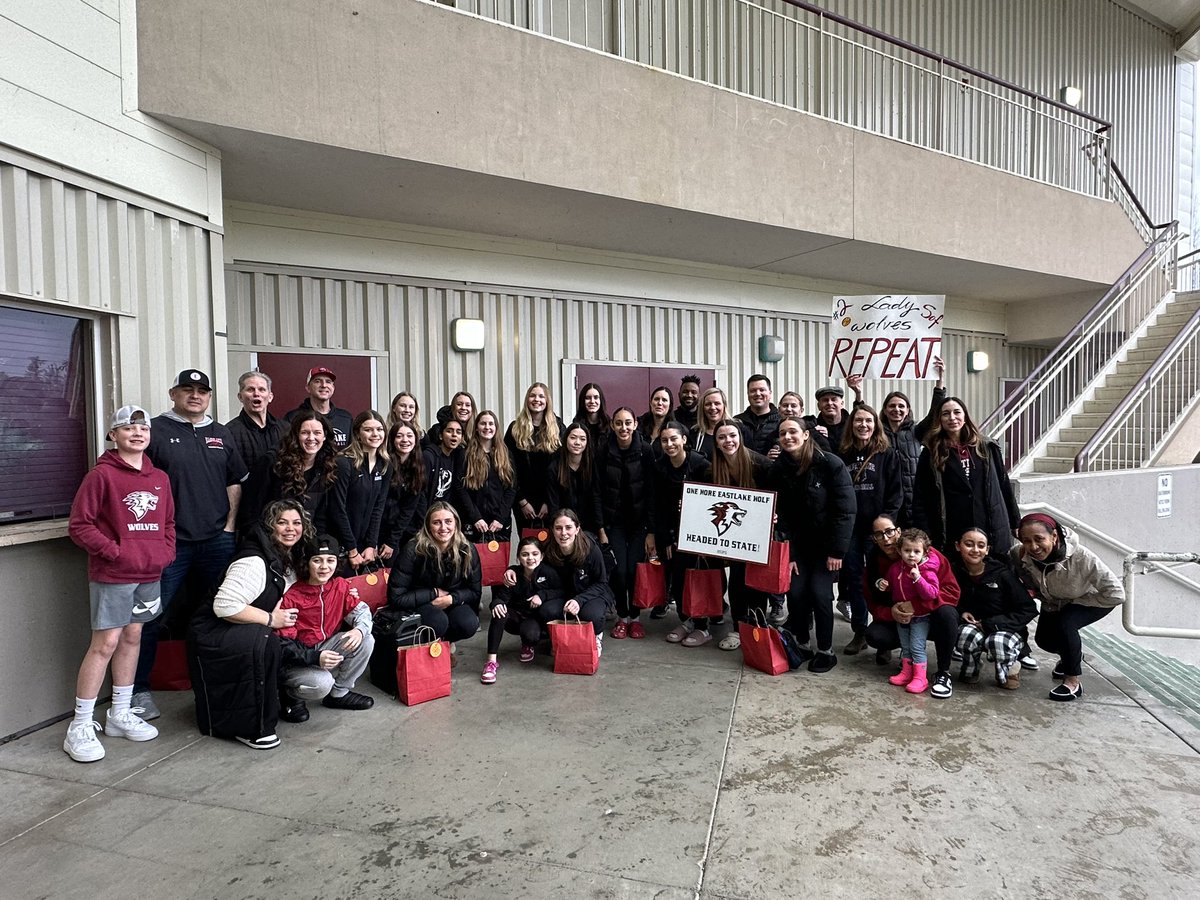 GoLadyWolves's tweet image. Wolves are on their way! #wsps #darkhorsewolves #thehunt