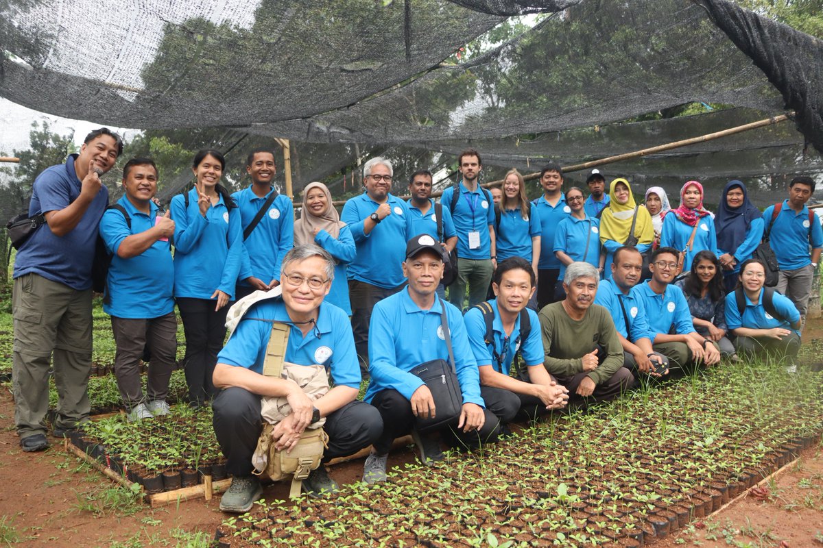 BiovIntCIAT_eng's tweet image. We are out in the field today here in West Java, #Indonesia 🇮🇩 to visit the successful sites of our collaborative work on tree #seed systems 🌳 This milestone stands as a testament to the Alliance’s commitment to helping restore forests and landscapes en route to 2030!