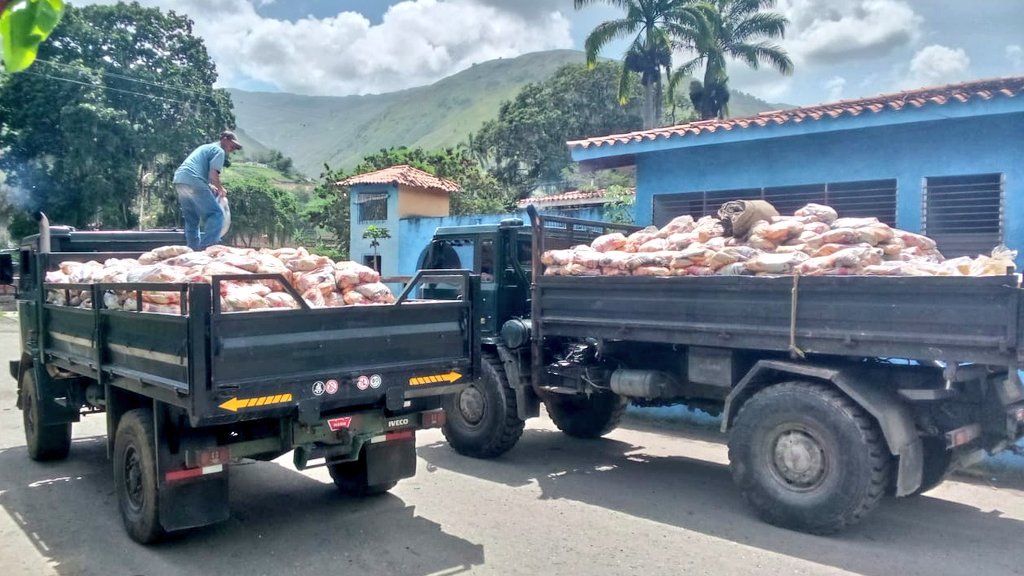 #Trujillo | Comprometidos con el abastecimiento del pueblo, la Misión Alimentación despachó 8.770 combos #CLAP a las familias de las parroquias San Miguel, Boconó y El Carmen del municipio Boconó, continuando con los programas alimentarios de la Revolución.

#7TDelDebateALaAcción