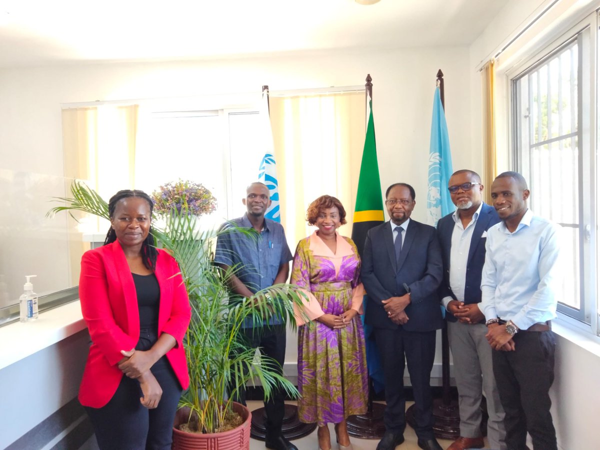 Glad meeting Prof. Ndelilio Urio, Vice Chancellor of @uoi_tz & teams today to discuss ways to strengthen refugee access to tertiary education. The University has a long tradition of welcoming refugee students. Education equips refugee youths with skills to bring long-term peace