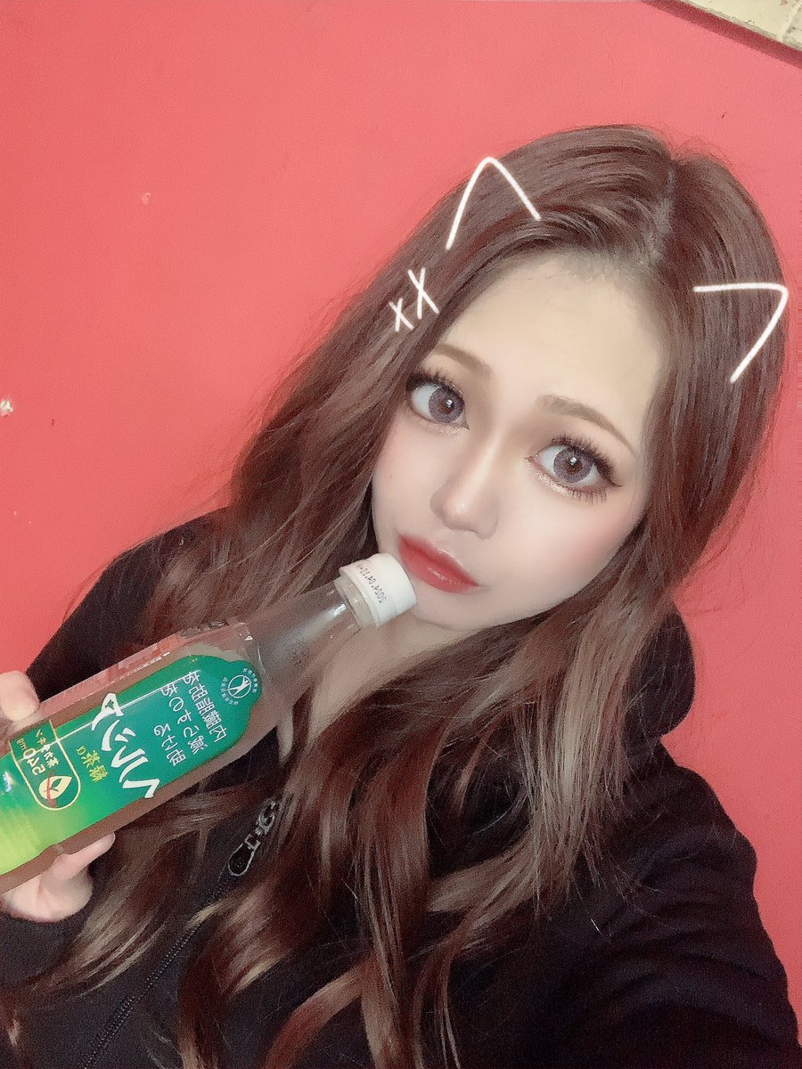 ダイエットとは……

極とん行ってめっちゃ食べちゃった

……ダイエットとは

でもイキってヘルシア。

……ダイエットとは……