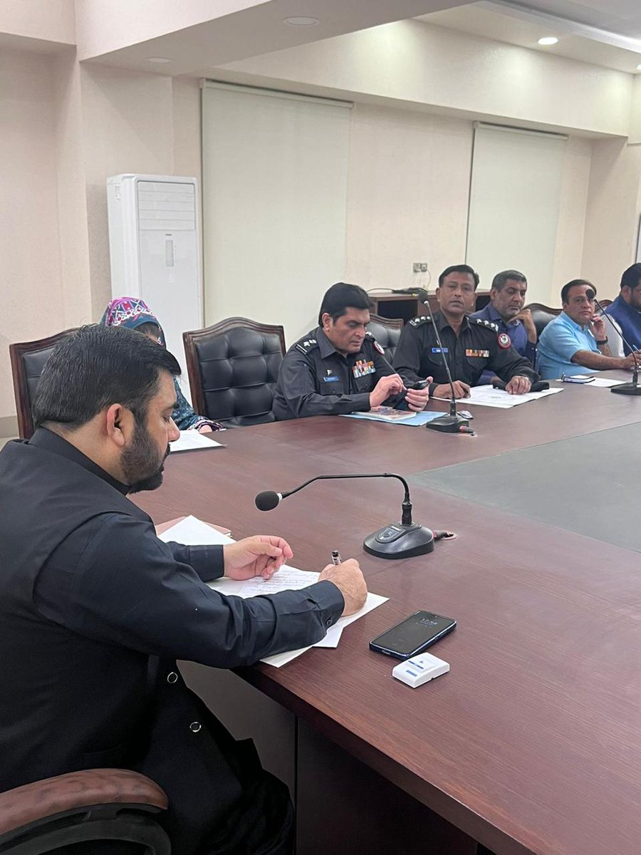 DCKarachiEast9's tweet photo. ADC 1 District East Conducted an important meeting to get ready for the upcoming rainy season. Concerned  departments were invited to devise a preparedness strategy for upcoming heavy rainfall.
#DCEast #ADCI #AssistantCommissioner #Rainfall #strategies https://t.co/S0pVgffdCj