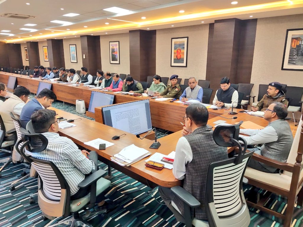 CommissionerKnp's tweet photo. उच्चस्तरीय संयुक्त विकास समितिने कानपुर रिंगरोड केपास5स्थानो पर बसअड्डो हेतु जमीन चिन्हित करने,इनर सर्किटरोड कीfeasibility studyकरने,जिलाजेल बाहर स्थानांतरित करने,मेट्रोस्टेशन नौबस्ता-बर्रा को जोड़ने,गोलचौराहे से एलीवेटेडरोड बनाने व एयरपोर्ट कनेक्टिविटी मेसुधार करानेकी समीक्षाकीl https://t.co/kkwogpRjYA