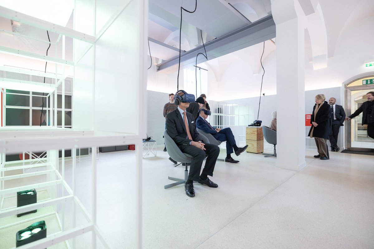 Cour Grand-Ducale (@courgrandducale) on Twitter photo 📽️ Le Pavillon #RéalitéVirtuelle est de retour à <a href="/neimenster/">neimënster</a> pour une 7e édition. Présent les deux années précédentes, S.A.R. le Grand-Duc a de nouveau enfilé un casque #VR, ce mercredi, pour découvrir 10 œuvres sélectionnées par le <a href="/filmfundlux/">Film Fund Luxembourg</a> pour le <a href="/luxfilmfest/">Luxembourg City Film Festival</a>. ©MGD 📽️ Le Pavillon #RéalitéVirtuelle est de retour à <a href="/neimenster/">neimënster</a> pour une 7e édition. Présent les deux années précédentes, S.A.R. le Grand-Duc a de nouveau enfilé un casque #VR, ce mercredi, pour découvrir 10 œuvres sélectionnées par le <a href="/filmfundlux/">Film Fund Luxembourg</a> pour le <a href="/luxfilmfest/">Luxembourg City Film Festival</a>. ©MGD