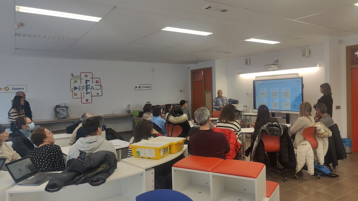 Social_CFIEAV's tweet photo. PIE EFFA los compañeros del @CEIPSTERESADEJ de El Barraco desplliegan su conocimiento y experiencia con metodologías activas en espacios flexibles para la formación presencial de los centros @iesarangurenav y @CeipMorana
#TICyL #innovaCyL #formaciónCyL #EFFACyL https://t.co/GEqLZ68iBe