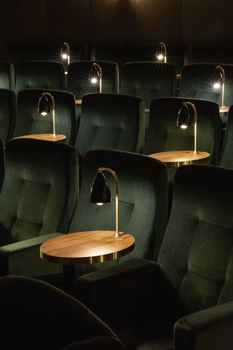 hanslorei's tweet photo. Capitol Theatre, Stockholm
green, gold, red, curves, low light = mood https://t.co/Dv8e35M318