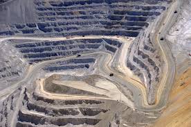 RobTPublic's tweet photo. One of these is now not allowed within 35km of a protected area, and the other is an open pit coal mine.

https://t.co/nYivXwmNns https://t.co/DGEDTTrooC