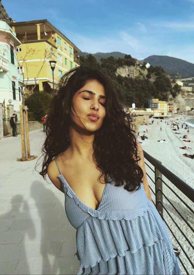 GHcN5iUW0AAH4Di?format=jpg&name=900x900