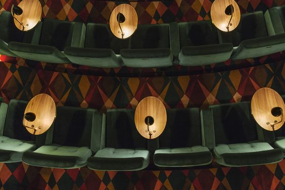 hanslorei's tweet photo. Capitol Theatre, Stockholm
green, gold, red, curves, low light = mood https://t.co/Dv8e35M318