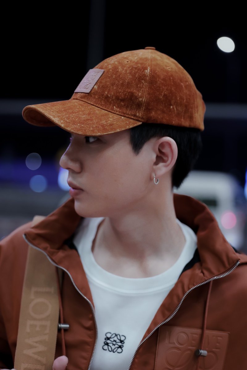 rsvpbangkok's tweet photo. #ออฟจุมพล #tumcial สวมโททัลลุค #loewe พร้อมออกเดินทางสู่ปารีส ร่วมงาน #LOEWEFW24 Women’s #Runway Show จัดขึ้นวันที่ 1 มีนาคม 2567 เวลา 17.30 น. ตามเวลาประเทศไทย #minrsvp #ppgroupthailand #loewexoffjumpol #loewexoff #ParisFashionWeek #PFW2024 #rsvpbangkok #minselective https://t.co/sS2LI5ANjr