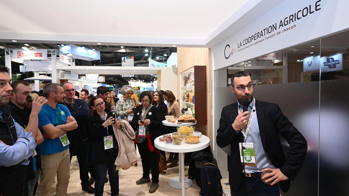 lacoopagricole's tweet photo. #SIA2024LCA |

C'est la 11ème édition du #TweetApéro avec @UCFFcoop 🌳! Cet évènement pour les #agriculteurs connectés, organisé par @ChouetteAgile, est l'occasion de réunir des figures médiatiques des réseaux sociaux 📲 engagés dans la promotion des enjeux agroalimentaires ! https://t.co/UtKM3GmCAI