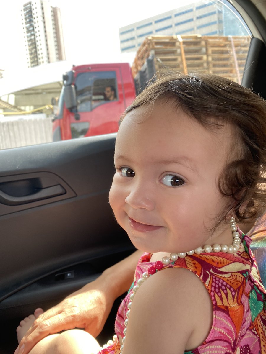 leticiaapanarr's tweet photo. Amo mto que a Celine parece uma senhorinha sabe gente https://t.co/yDhme1YiTD