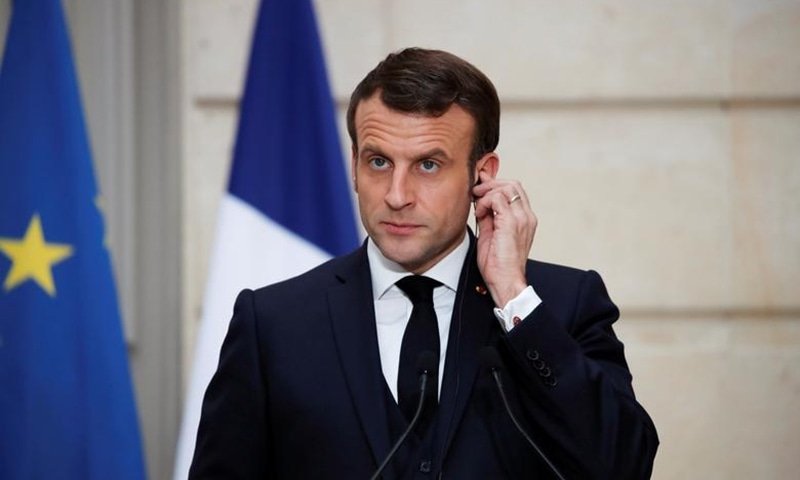 GlobeEyeNews's tweet photo. Vladimir Putin warns Macron:

Any French troops you send to Ukraine will suffer the same fate as Napoleon's army. https://t.co/0NVll3n97j