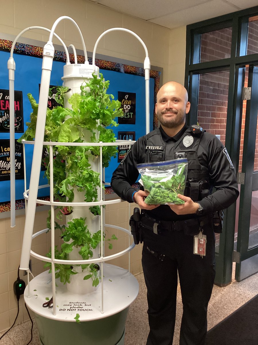 So glad we could help out Officer Estevez with some fresh lettuce and arugula from our William Penn Tower Garden! We appreciate everything he does to keep our school community safe! @wmpennelem @keithkonyk @mcperry705