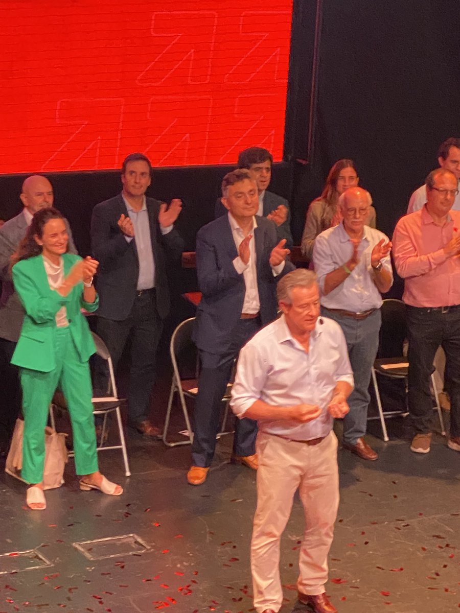 Ayer presentes en el acto de lanzamiento de <a href="/ggurmendez/">Gabriel Gurméndez</a> 🎉

A sala llena de militantes de todos los pagos ratificamos nuestro compromiso por un país con más LIBERTAD🇺🇾🗽

LAS IDEAS SE MILITAN