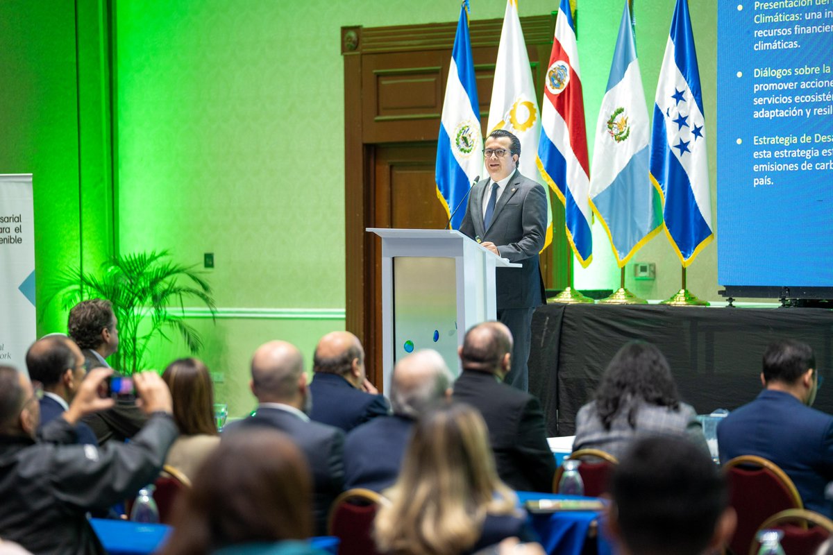 MedioAmbienteSV's tweet photo. Nuestro Ministro, @lopezfernando, participa en la cuarta edición del Congreso Regional de Sostenibilidad Ambiental #CRESA 2024 organizado por @asielsalvador. https://t.co/VUCkRp7E6e