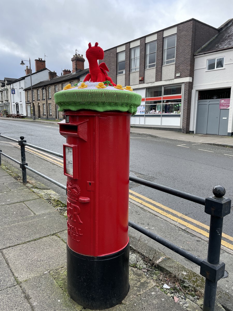 Splendid new topper for #StDavidsDay with the dragon clearly gazing across at the old Post Office for #PostboxSaturday #Llanidloes