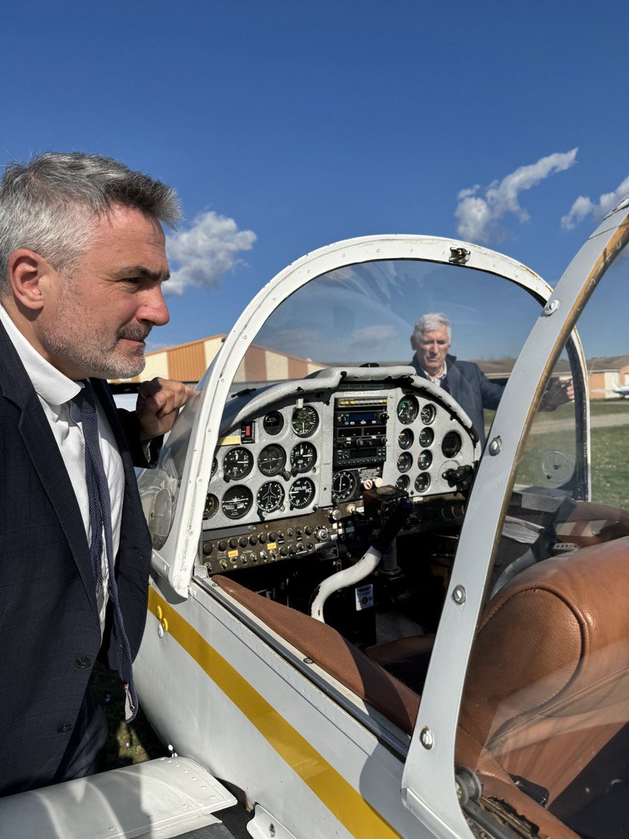 FrankGiletti's tweet photo. Belle découverte de l'association Castel-Mauboussin, sous la présidence de Luc ADRIEN, située à l'aérodrome de #Cuers #Pierrefeu. 🛩 Fondée en 1995, cette association unique se dédie à l'ouverture du monde de l'aéronautique aux personnes handicapées. #Inclusion #Aviation https://t.co/3RbKEMYGGc