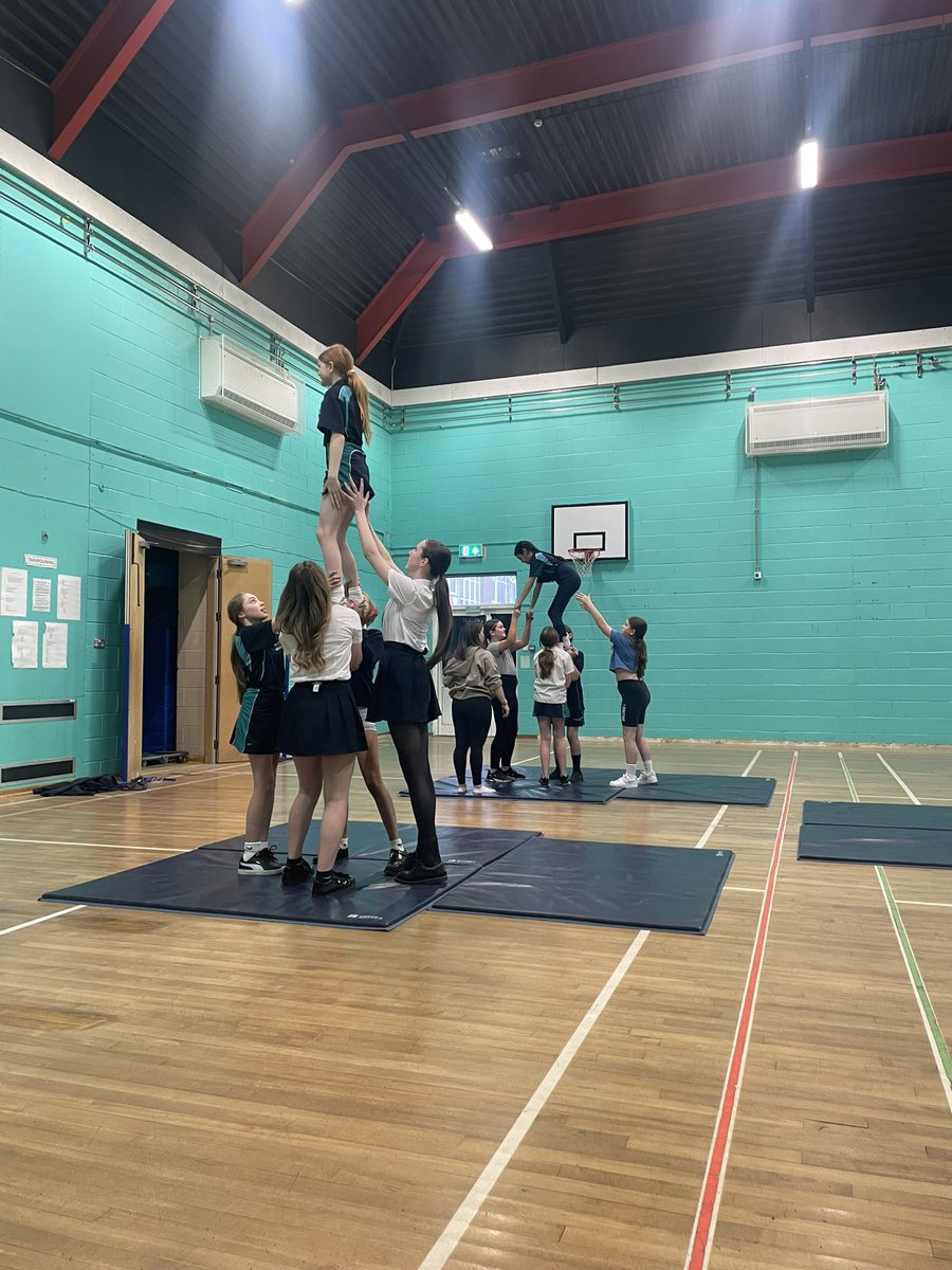 Great cheerleading practice tonight girls!! Well done!! 🌈🙌😃