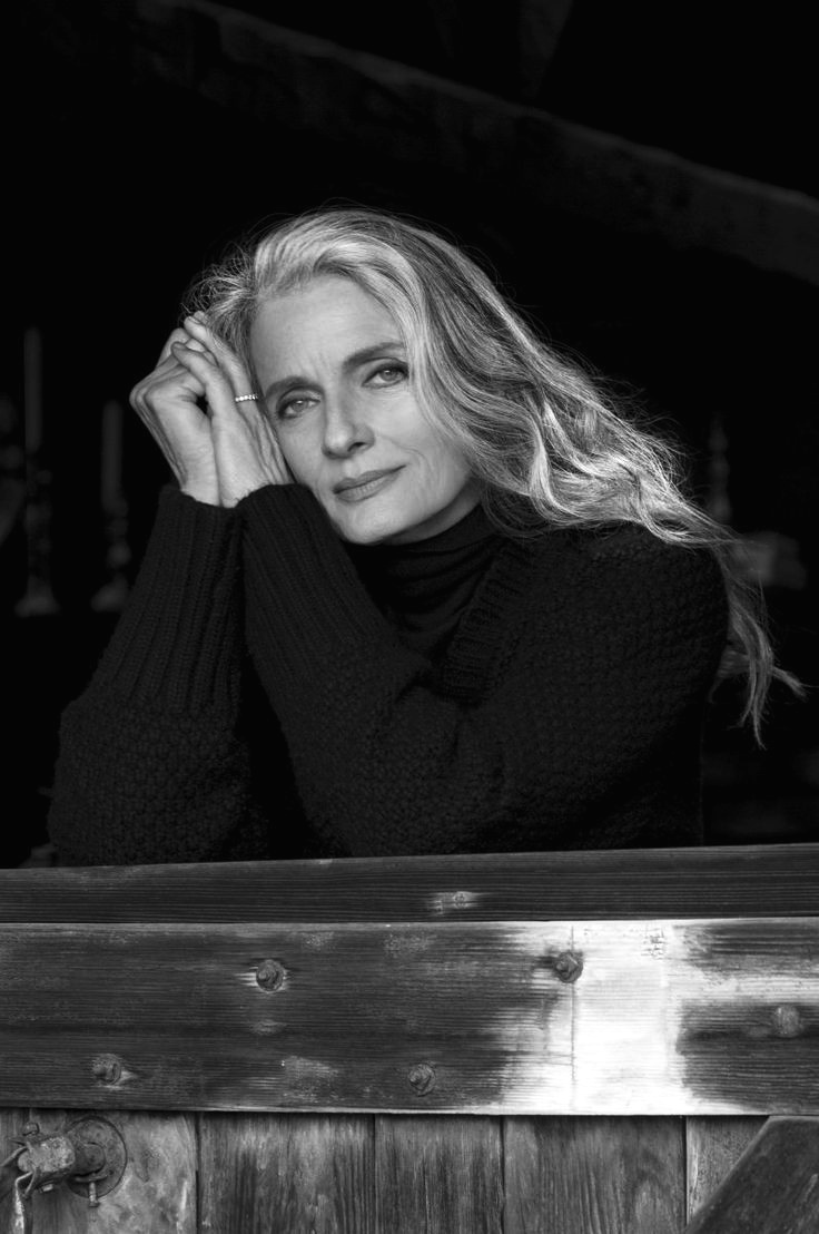 Las arrugas significan que reíste,
las canas significan que te preocupaste
y las cicatrices significan que viviste...
💫💫💫