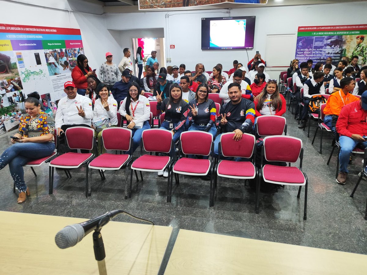 Cptt_Pequiven's tweet photo. 📌 El Movimiento Nacional de la Juventud Petroquímica (MNJP), participa junto a otros jóvenes, en el “Encuentro Nacional de la Juventud Obrera CBST”, desde la Escuela Venezolana de Planificación. 

@NicolasMaduro 
@TellecheaRuiz 
@elguerrero9523 
@cbolivariana https://t.co/LKL95Sq5Ol